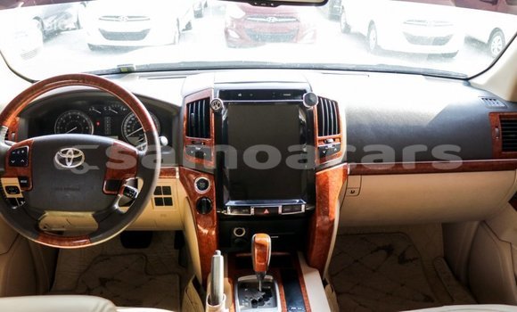 Buy Import Toyota Land Cruiser White Car in Import - Dubai in A'ana Buy Import Toyota Land Cruiser White Car in Import - Dubai in A'ana