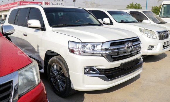Buy Import Toyota Land Cruiser White Car in Import - Dubai in A'ana Buy Import Toyota Land Cruiser White Car in Import - Dubai in A'ana