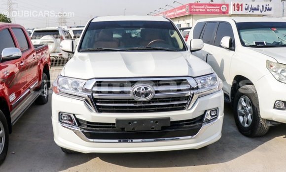 Buy Import Toyota Land Cruiser White Car in Import - Dubai in A'ana Buy Import Toyota Land Cruiser White Car in Import - Dubai in A'ana