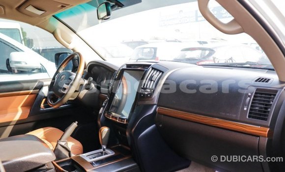 Buy Import Toyota Land Cruiser White Car in Import - Dubai in A'ana Buy Import Toyota Land Cruiser White Car in Import - Dubai in A'ana