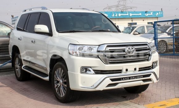 Buy Import Toyota Land Cruiser White Car in Import - Dubai in A'ana Buy Import Toyota Land Cruiser White Car in Import - Dubai in A'ana