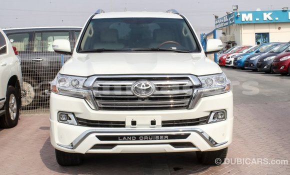 Buy Import Toyota Land Cruiser White Car in Import - Dubai in A'ana Buy Import Toyota Land Cruiser White Car in Import - Dubai in A'ana