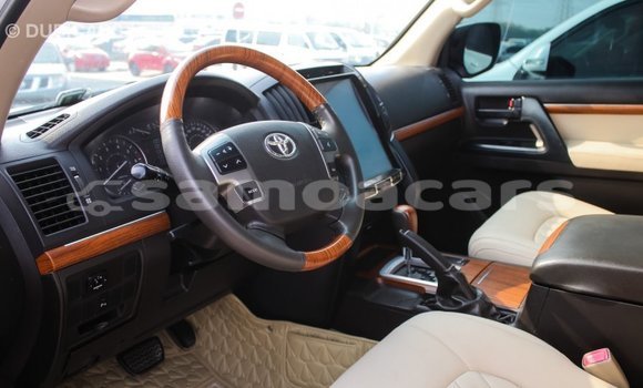 Buy Import Toyota Land Cruiser White Car in Import - Dubai in A'ana Buy Import Toyota Land Cruiser White Car in Import - Dubai in A'ana