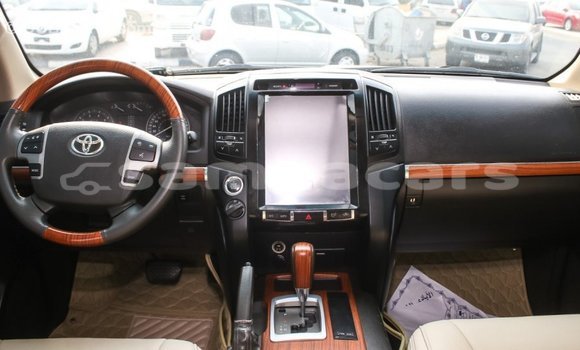 Buy Import Toyota Land Cruiser White Car in Import - Dubai in A'ana Buy Import Toyota Land Cruiser White Car in Import - Dubai in A'ana
