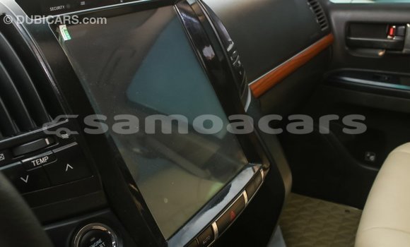 Buy Import Toyota Land Cruiser White Car in Import - Dubai in A'ana Buy Import Toyota Land Cruiser White Car in Import - Dubai in A'ana