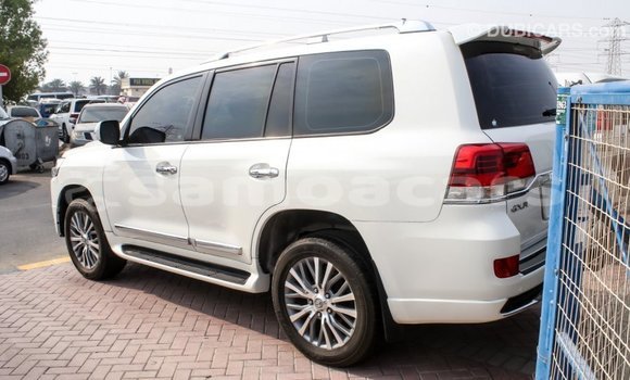 Buy Import Toyota Land Cruiser White Car in Import - Dubai in A'ana Buy Import Toyota Land Cruiser White Car in Import - Dubai in A'ana