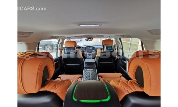 Acheter Import Voiture Toyota Land Cruiser Noir à Import - Dubai, A'ana Acheter Import Voiture Toyota Land Cruiser Noir à Import - Dubai, A'ana