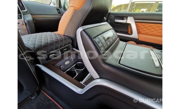 Acheter Import Voiture Toyota Land Cruiser Noir à Import - Dubai, A'ana Acheter Import Voiture Toyota Land Cruiser Noir à Import - Dubai, A'ana