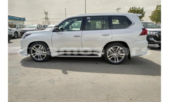 Acheter Import Voiture Lexus LX Blanc à Import - Dubai, A'ana Acheter Import Voiture Lexus LX Blanc à Import - Dubai, A'ana