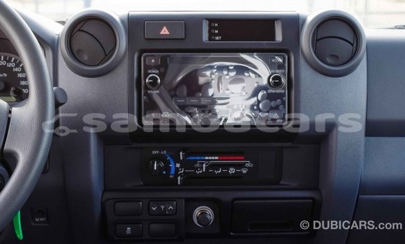 Acheter Import Voiture Toyota Land Cruiser Blanc à Import - Dubai, A'ana Acheter Import Voiture Toyota Land Cruiser Blanc à Import - Dubai, A'ana