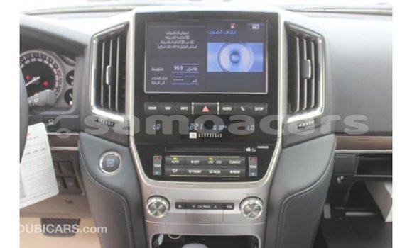 Buy Import Toyota Land Cruiser White Car in Import - Dubai in A'ana Buy Import Toyota Land Cruiser White Car in Import - Dubai in A'ana