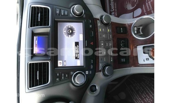 Acheter Import Voiture Toyota Highlander Noir à Import - Dubai, A'ana Acheter Import Voiture Toyota Highlander Noir à Import - Dubai, A'ana