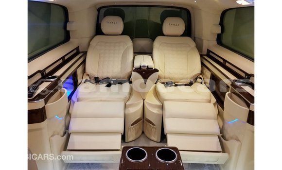 Acheter Import Voiture Mercedes-Benz 250 Noir à Import - Dubai, A'ana Acheter Import Voiture Mercedes-Benz 250 Noir à Import - Dubai, A'ana