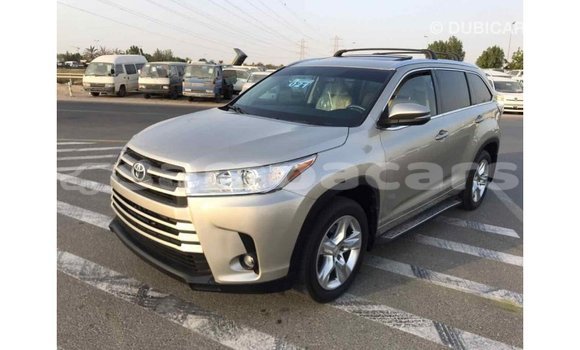 Acheter Import Voiture Toyota Highlander Beige à Import - Dubai, A'ana Acheter Import Voiture Toyota Highlander Beige à Import - Dubai, A'ana