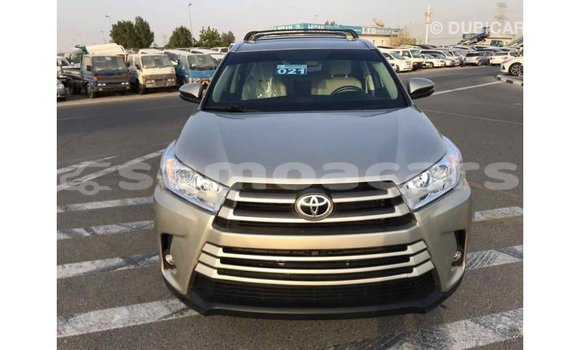 Acheter Import Voiture Toyota Highlander Beige à Import - Dubai, A'ana Acheter Import Voiture Toyota Highlander Beige à Import - Dubai, A'ana