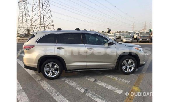 Acheter Import Voiture Toyota Highlander Beige à Import - Dubai, A'ana Acheter Import Voiture Toyota Highlander Beige à Import - Dubai, A'ana