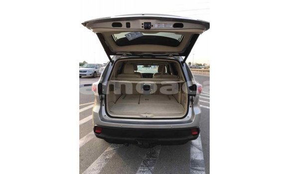 Acheter Import Voiture Toyota Highlander Beige à Import - Dubai, A'ana Acheter Import Voiture Toyota Highlander Beige à Import - Dubai, A'ana