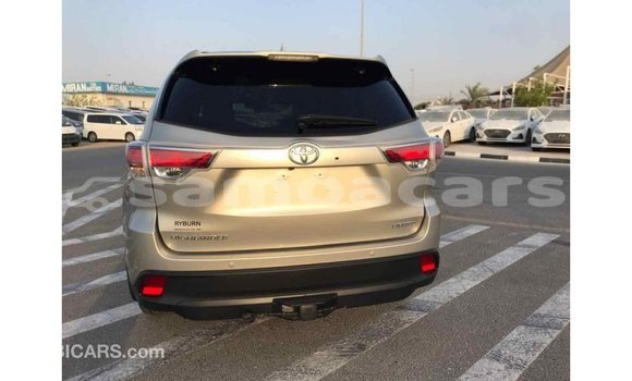 Acheter Import Voiture Toyota Highlander Beige à Import - Dubai, A'ana Acheter Import Voiture Toyota Highlander Beige à Import - Dubai, A'ana