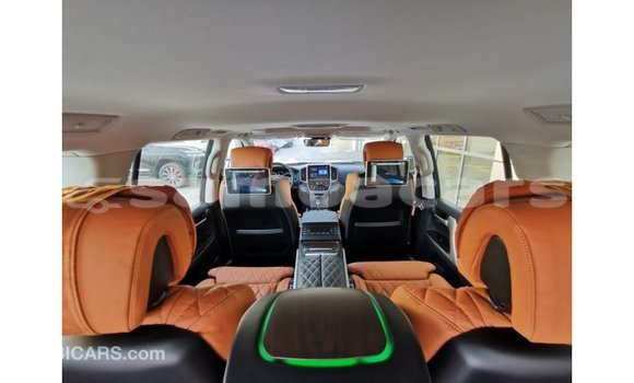 Acheter Import Voiture Toyota Land Cruiser Noir à Import - Dubai, A'ana Acheter Import Voiture Toyota Land Cruiser Noir à Import - Dubai, A'ana