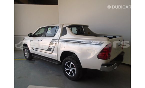 Acheter Import Voiture Toyota Hilux Blanc à Import - Dubai, A'ana Acheter Import Voiture Toyota Hilux Blanc à Import - Dubai, A'ana