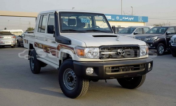 Acheter Import Voiture Toyota Land Cruiser Beige à Import - Dubai, A'ana Acheter Import Voiture Toyota Land Cruiser Beige à Import - Dubai, A'ana