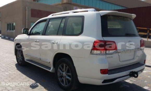 Acheter Import Voiture Toyota Land Cruiser Blanc à Import - Dubai, A'ana Acheter Import Voiture Toyota Land Cruiser Blanc à Import - Dubai, A'ana