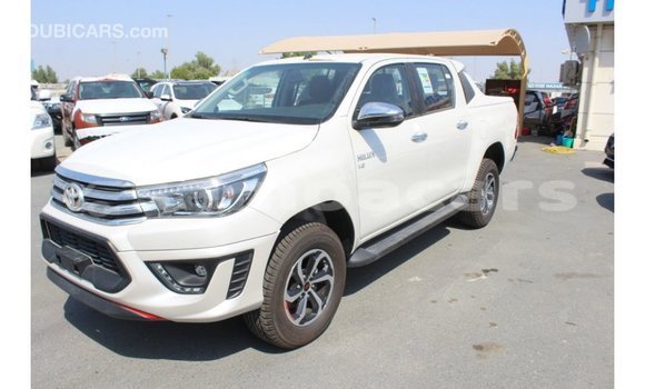 Acheter Import Voiture Toyota Hilux Blanc à Import - Dubai, A'ana Acheter Import Voiture Toyota Hilux Blanc à Import - Dubai, A'ana