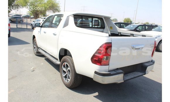 Acheter Import Voiture Toyota Hilux Blanc à Import - Dubai, A'ana Acheter Import Voiture Toyota Hilux Blanc à Import - Dubai, A'ana