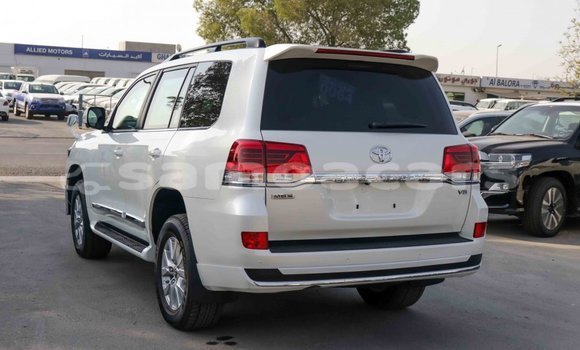 Buy Import Toyota Land Cruiser White Car in Import - Dubai in A'ana Buy Import Toyota Land Cruiser White Car in Import - Dubai in A'ana