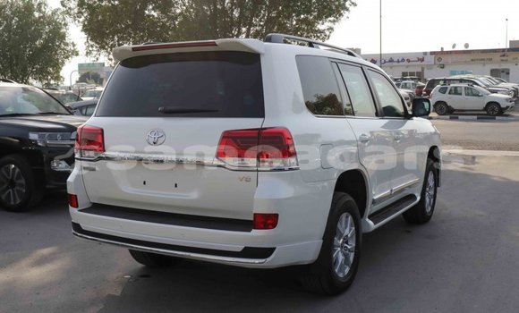 Buy Import Toyota Land Cruiser White Car in Import - Dubai in A'ana Buy Import Toyota Land Cruiser White Car in Import - Dubai in A'ana