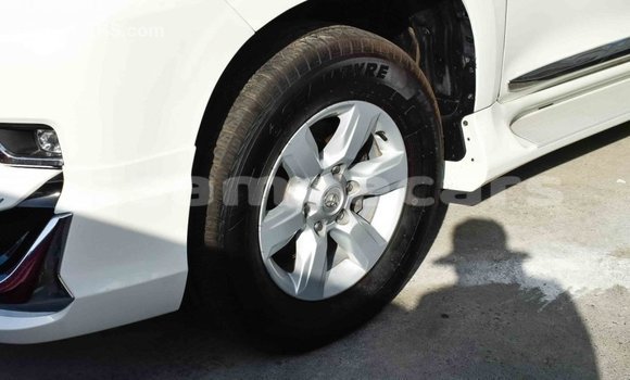 Buy Import Toyota Prado White Car in Import - Dubai in A'ana Buy Import Toyota Prado White Car in Import - Dubai in A'ana