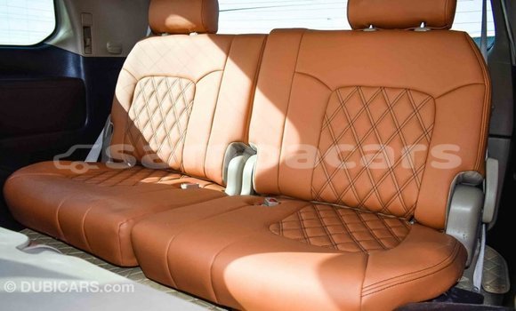 Acheter Import Voiture Toyota Land Cruiser Blanc à Import - Dubai, A'ana Acheter Import Voiture Toyota Land Cruiser Blanc à Import - Dubai, A'ana