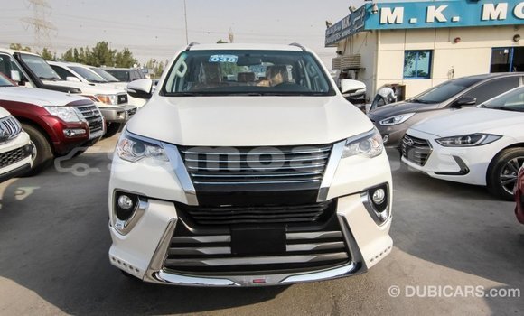 Acheter Import Voiture Toyota Fortuner Blanc à Import - Dubai, A'ana Acheter Import Voiture Toyota Fortuner Blanc à Import - Dubai, A'ana