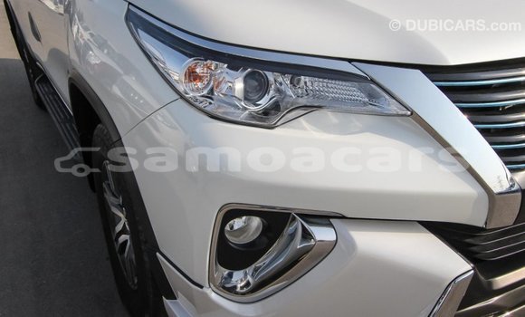 Acheter Import Voiture Toyota Fortuner Blanc à Import - Dubai, A'ana Acheter Import Voiture Toyota Fortuner Blanc à Import - Dubai, A'ana