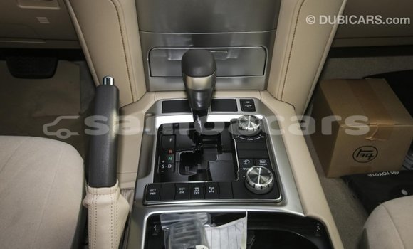 Acheter Import Voiture Toyota Land Cruiser Noir à Import - Dubai, A'ana Acheter Import Voiture Toyota Land Cruiser Noir à Import - Dubai, A'ana
