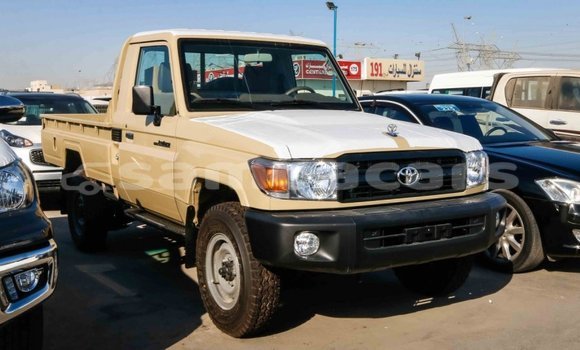 Acheter Import Voiture Toyota Land Cruiser Beige à Import - Dubai, A'ana Acheter Import Voiture Toyota Land Cruiser Beige à Import - Dubai, A'ana