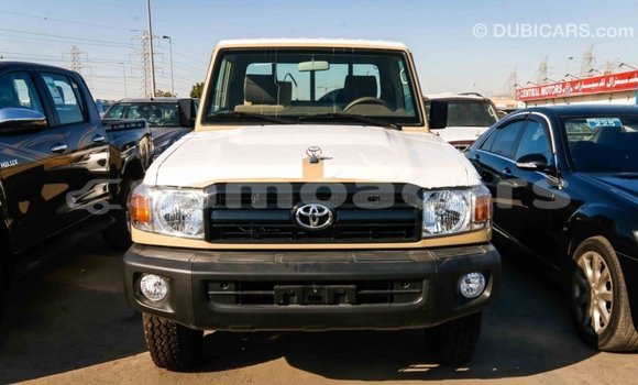 Acheter Import Voiture Toyota Land Cruiser Beige à Import - Dubai, A'ana Acheter Import Voiture Toyota Land Cruiser Beige à Import - Dubai, A'ana