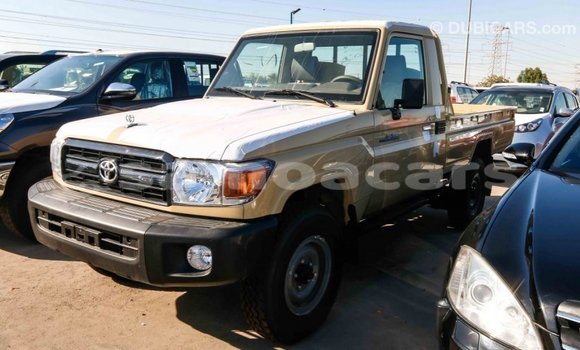 Acheter Import Voiture Toyota Land Cruiser Beige à Import - Dubai, A'ana Acheter Import Voiture Toyota Land Cruiser Beige à Import - Dubai, A'ana