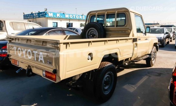 Acheter Import Voiture Toyota Land Cruiser Beige à Import - Dubai, A'ana Acheter Import Voiture Toyota Land Cruiser Beige à Import - Dubai, A'ana