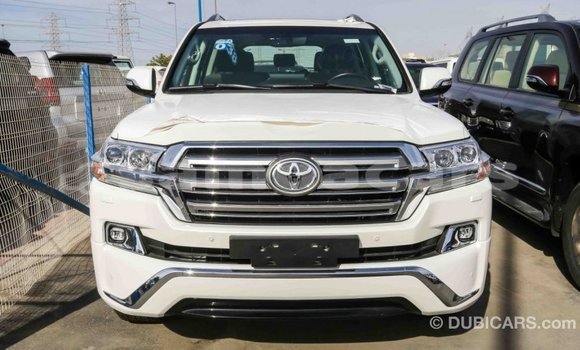 Acheter Import Voiture Toyota Land Cruiser Blanc à Import - Dubai, A'ana Acheter Import Voiture Toyota Land Cruiser Blanc à Import - Dubai, A'ana
