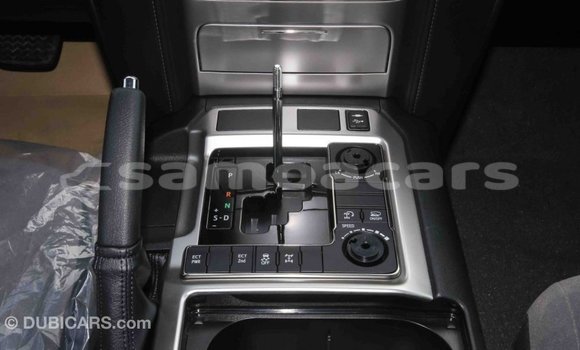 Acheter Import Voiture Toyota Land Cruiser Blanc à Import - Dubai, A'ana Acheter Import Voiture Toyota Land Cruiser Blanc à Import - Dubai, A'ana