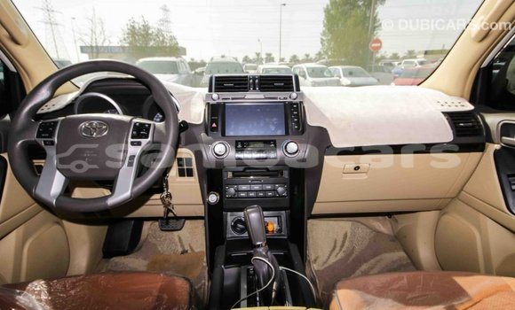 Acheter Import Voiture Toyota Prado Blanc à Import - Dubai, A'ana Acheter Import Voiture Toyota Prado Blanc à Import - Dubai, A'ana