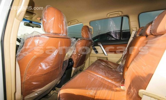 Acheter Import Voiture Toyota Prado Blanc à Import - Dubai, A'ana Acheter Import Voiture Toyota Prado Blanc à Import - Dubai, A'ana