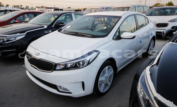 Acheter Import Voiture Kia Cerato Blanc à Import - Dubai, A'ana Acheter Import Voiture Kia Cerato Blanc à Import - Dubai, A'ana