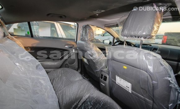 Acheter Import Voiture Kia Cerato Blanc à Import - Dubai, A'ana Acheter Import Voiture Kia Cerato Blanc à Import - Dubai, A'ana