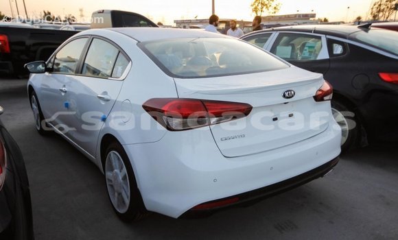 Acheter Import Voiture Kia Cerato Blanc à Import - Dubai, A'ana Acheter Import Voiture Kia Cerato Blanc à Import - Dubai, A'ana