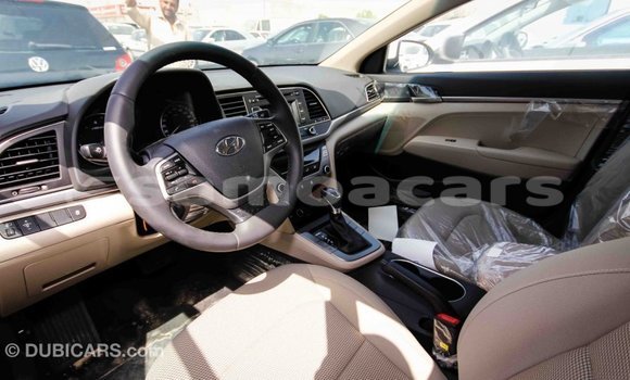 Acheter Import Voiture Hyundai Elantra Blanc à Import - Dubai, A'ana Acheter Import Voiture Hyundai Elantra Blanc à Import - Dubai, A'ana