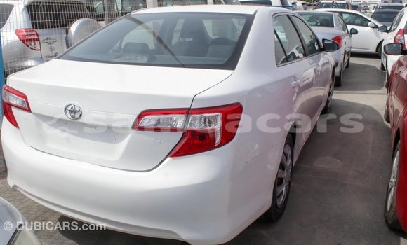 Acheter Import Voiture Toyota Camry Blanc à Import - Dubai, A'ana Acheter Import Voiture Toyota Camry Blanc à Import - Dubai, A'ana