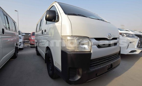 Acheter Import Voiture Toyota Hiace Blanc à Import - Dubai, A'ana Acheter Import Voiture Toyota Hiace Blanc à Import - Dubai, A'ana