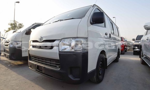 Acheter Import Voiture Toyota Hiace Blanc à Import - Dubai, A'ana Acheter Import Voiture Toyota Hiace Blanc à Import - Dubai, A'ana